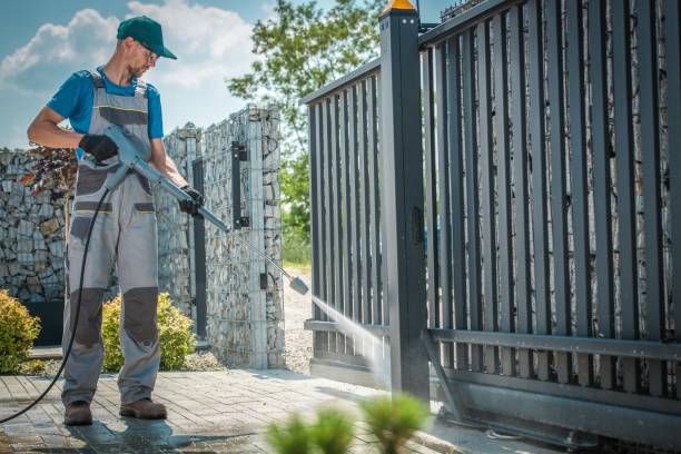 Best Animal Enclosure Cleaning  in Lino Lakes, MN